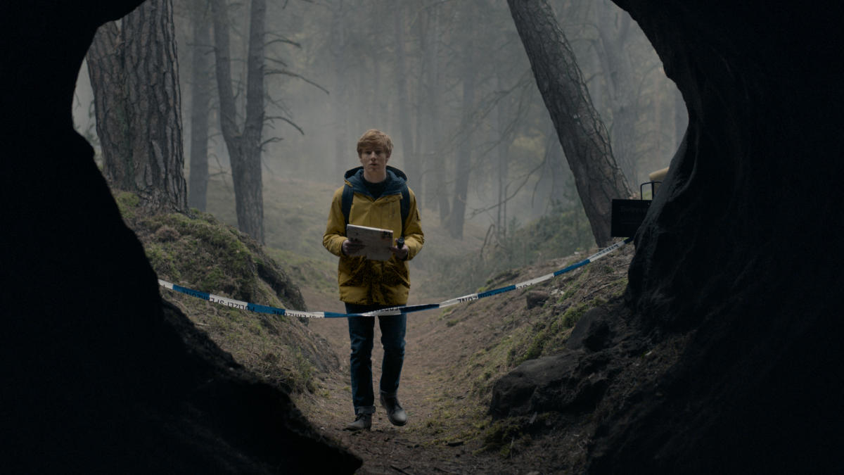 Netflix's Dark Review: The German Answer to Stranger Things and The OA –  IndieWire