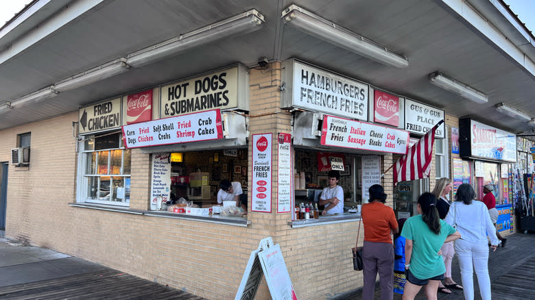 Gus & Gus Place boardwalk serving windows