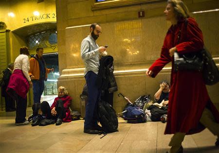 Travelers and commuters are seen in Grand Central Station in New York November 27, 2013. REUTERS/Eric Thayer