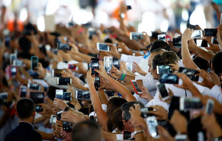 The faithful use mobile phones as Pope Francis arrives at the National Reconciliation Encounter at "Las Malocas Park" in Villavicencio, Colombia September 8, 2017. REUTERS/Stefano Rellandini