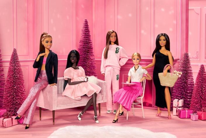 archief D.w.z trui Give the Gift of Barbie for the Holidays