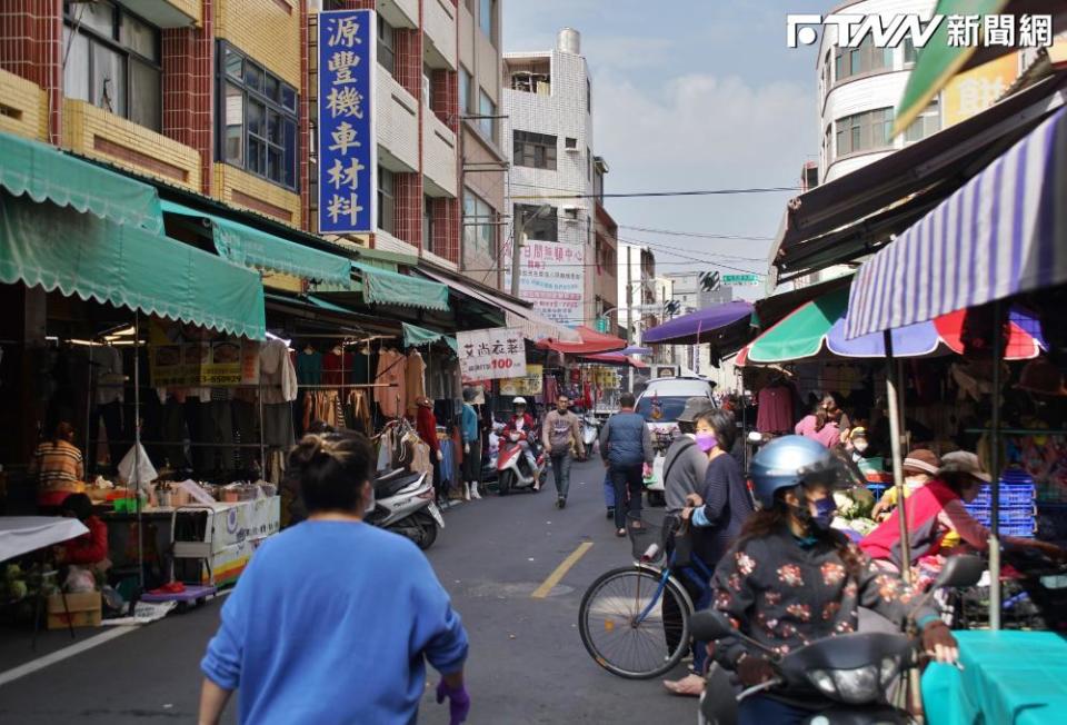 邱臣遠說，低薪問題未解，年輕人相對剝奪感只增不減，不敢成家、生小孩。經濟活動示意圖，與新聞個案無關。（圖／記者盧逸峰攝）