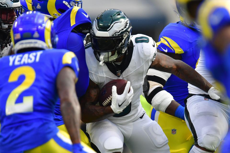 Philadelphia Eagles running back D'Andre Swift (0) runs the ball against the Los Angeles Rams.