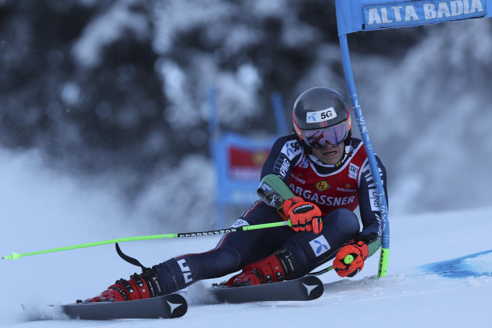 Norway's Lucas Braathen speeds down the course during an alpine ski, men's World Cup giant slalom, in Alta Badia, Italy, Sunday, Dec. 18, 2022. (AP Photo/Alessandro Trovati)