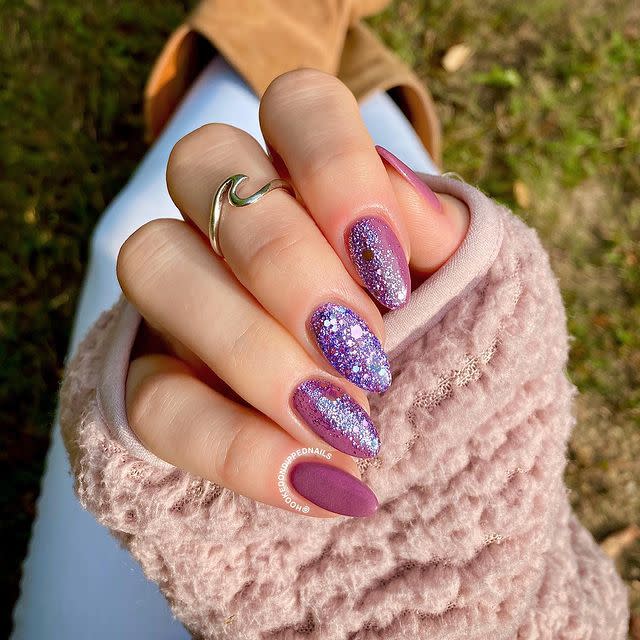 14) These Mauve Glitter Nails