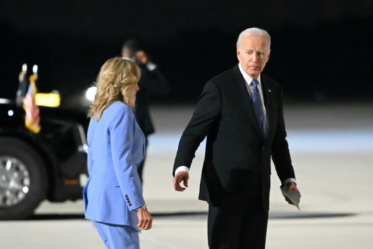 El presidente de Estados Unidos, Joe Biden, y la primera dama, Jill Biden, en Georgia, el 27 de junio de 2024 tras el debate electoral contra el republicano Donald Trump (Mandel NGAN)