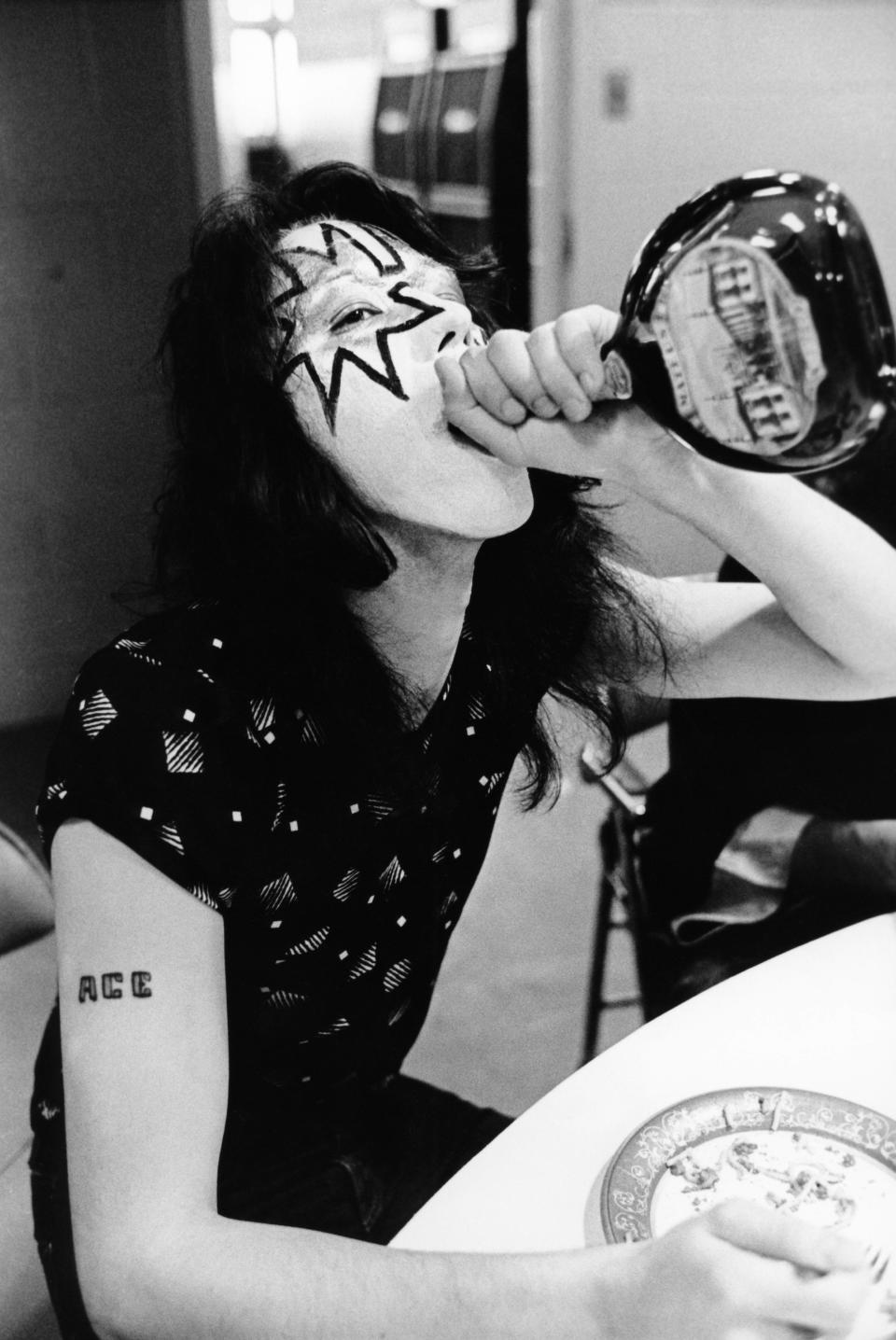 Frehley drinking from a bottle of Mateus Rose during the same session. Frehley later left the band as well and later complained that Simmons and Stanley criticized him for drinking and drugging while tolerating the same behavior in others. (Photo by Fin Costello/Redferns)