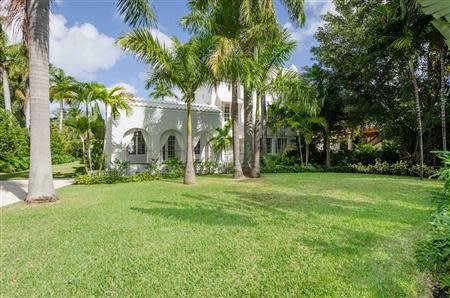 The street view of the waterfront mansion on Palm Island in Miami Beach, once owned by notorious gangster Al Capone, is shown in this handout photo provided by One Sotheby's International Realty February 8, 2014. REUTERS/One Sotheby's International Realty/Handout via Reuters