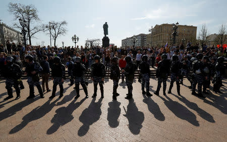 Police officers in riot gear block an area during an opposition protest rally ahead of President Vladimir Putin's inauguration ceremony, next to the monument to Russian poet Alexander Pushkin, in Moscow, Russia May 5, 2018. REUTERS/Tatyana Makeyeva