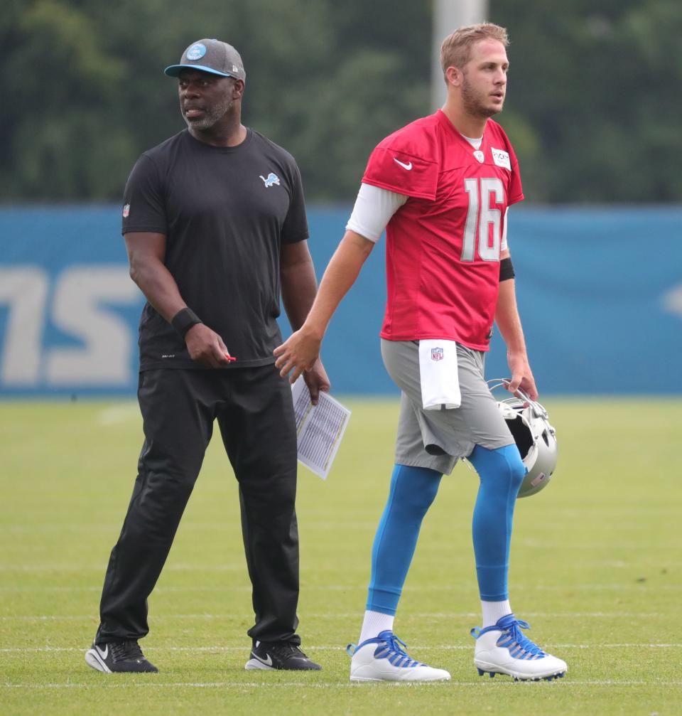 Lions offensive coordinator Anthony Lynn and quarterback Jared Goff on the field during training camp in Allen Park on Thursday, July 29, 2021.