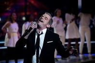 <p>Comme en 2014, le parrain de cette édition du Téléthon est Garou. Et le chanteur québécois s’en est donné à cœur joie sur scène. (Photo : AFP)</p>