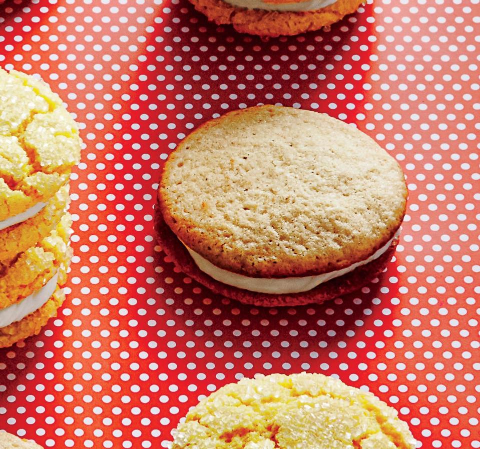 Eggnnog Whoopie Pies