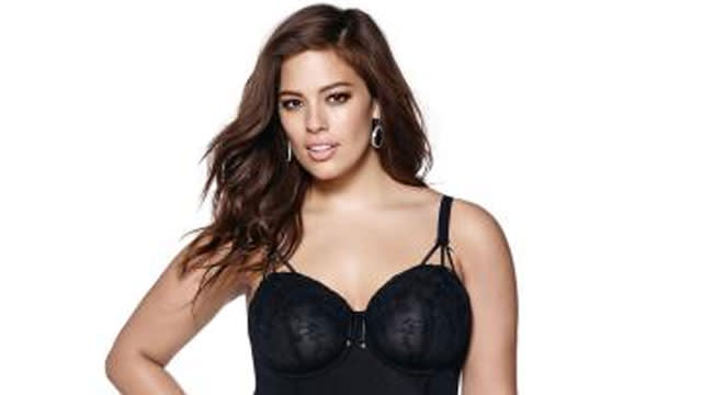 Plus-size model Ashley Graham stuns in sexy lingerie and puts waif