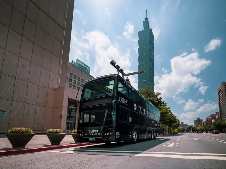 雙層餐車推出4月中午包車促銷及5、6月母親節、端午節限時活動。翻攝 觀傳局網站