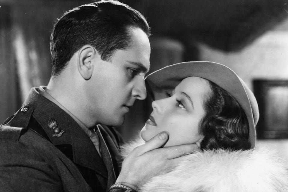 Fredric March looking into the eyes of Merle Oberon in a scene from the film 'The Dark Angel', 1935. (Photo by United Artists/Getty Images)