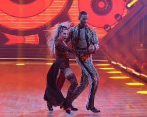 DWTS Fans Are Left Confused After Matt Lindsay Exit Matt James Lindsay Arnold