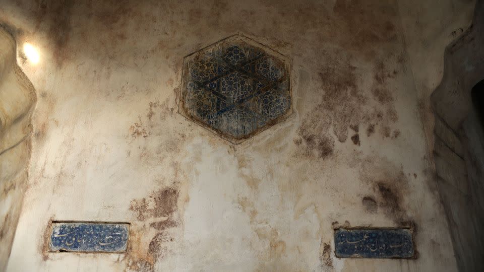 Unusual hexagonal panels feature on the walls of the men's hot room. - Sıtkı Kösemen