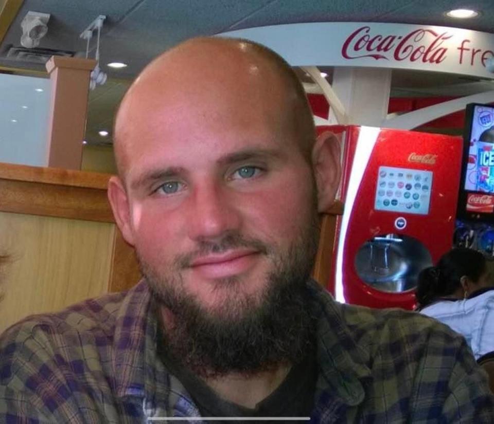 Paul Alexander Yaw, de 35 años, fue asesinado a tiros el 8 de julio en Stockton, la primera víctima conocida de un presunto asesino en serie (Facebook/Greta Bogrow)