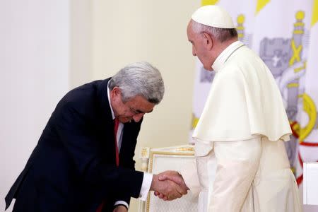 Pope Francis shakes hands with Armenian President Serzh Sargsyan in Yerevan's Presidential Palace, Armenia, June 24, 2016. REUTERS/Andrew Medichini/Pool