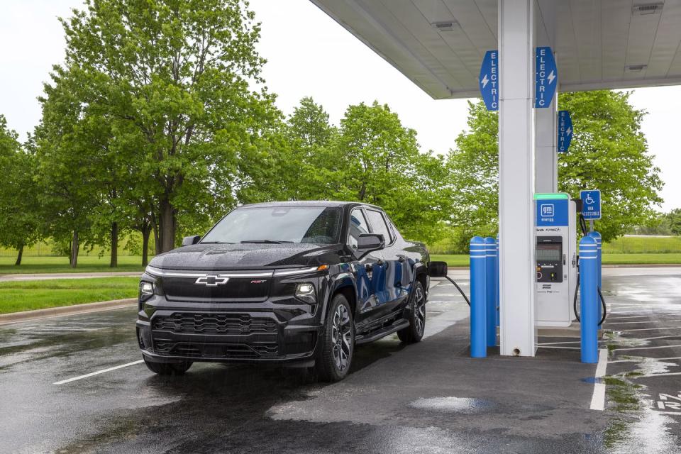 2024 chevrolet silverado ev rst