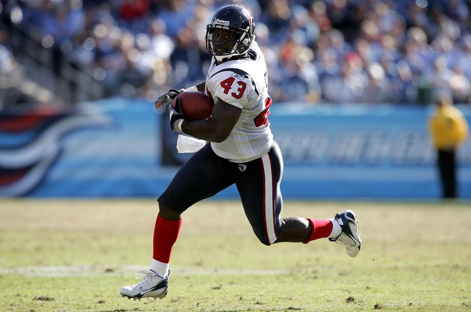 Former NFL player Jameel Cook allegedly stole $100,000 from a NFL fund used to help retired players with medical expenses. (Getty Images)