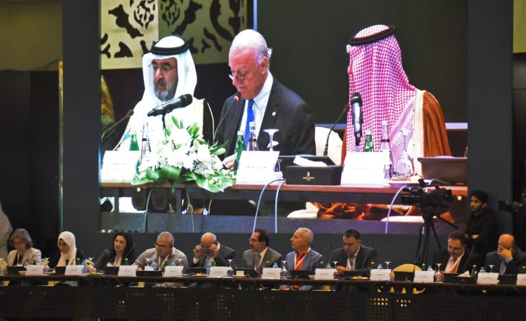 Saudi Foreign Minister Adel al-Jubeir (R) sits next to the UN special envoy for Syria, Staffan de Mistura (C), during Syrian opposition meeting in Riyadh