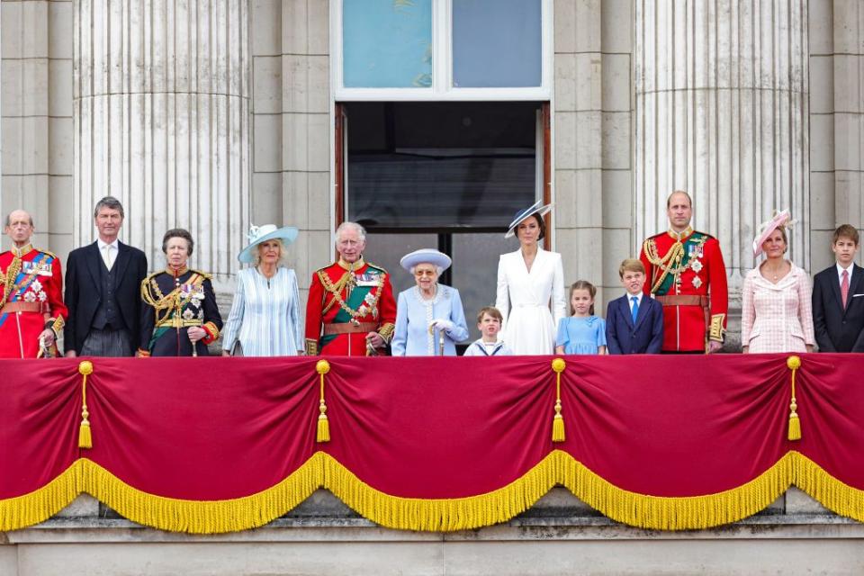 queen elizabeth ii platinum jubilee 2022 trooping the colour