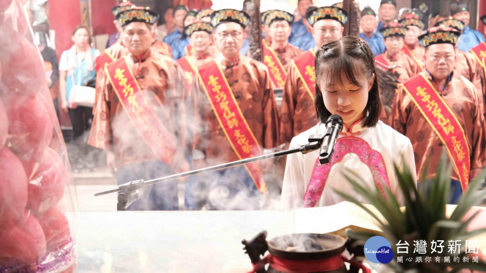 「巧聖仙師古禮祭祀大典」學子全客語為魯班公祝壽。