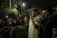 <p>A group of Najib supporters seen protesting outside the Malaysian Anti-Corruption Commission’s headquarters on Tuesday (3 July) night. (PHOTO: Fadza Ishak for Yahoo News Singapore) </p>