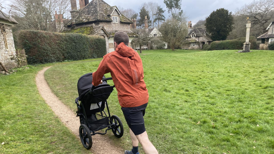 Hauck Runner 2 stroller: on the local trails