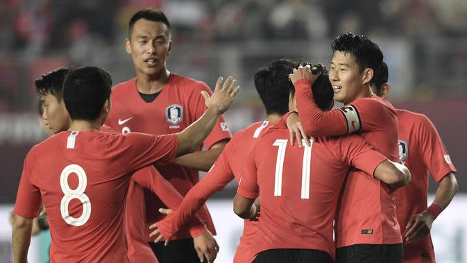 Ekspresi para pemain Timnas Korea Selatan usai mencetak gol ke gawang Sri Lanka, pada laga lanjutan Kualifikasi Piala Dunia 2022 Zona Asia, di Hwaseong, Kamis (10/10/2019) malam WIB. (AFP / Jung Yeon-je)
