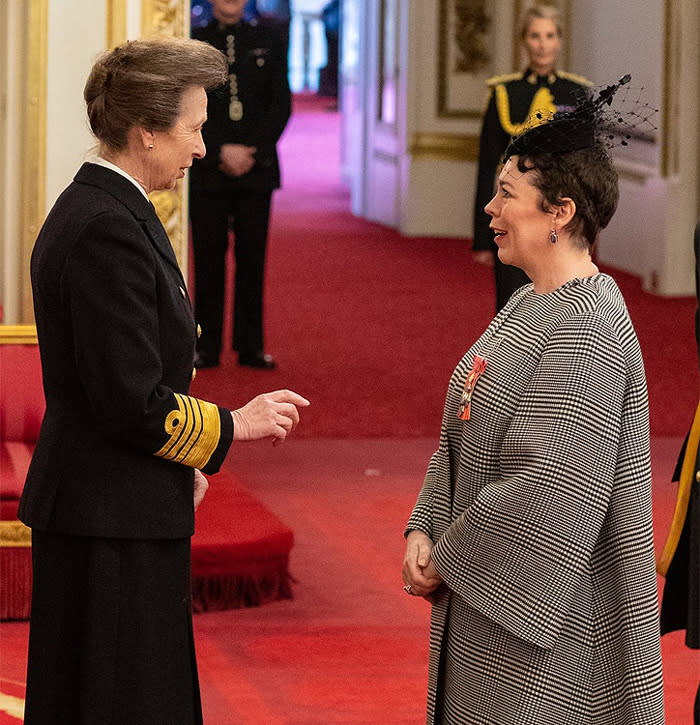 Olivia Colman tiene un encuentro con la Familia Real antes del estreno de The Crown