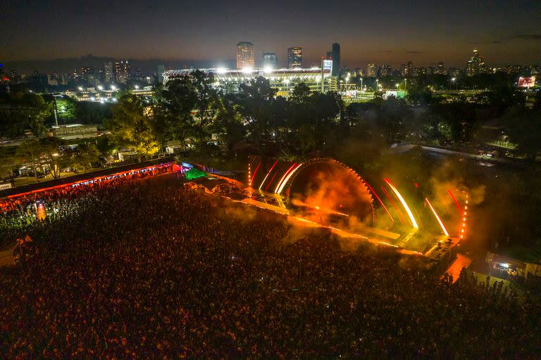 El Campo de deportes de Ciudad Universitaria fue una vez más escenario de la propuesta electrónica de Hernán Cattaneo