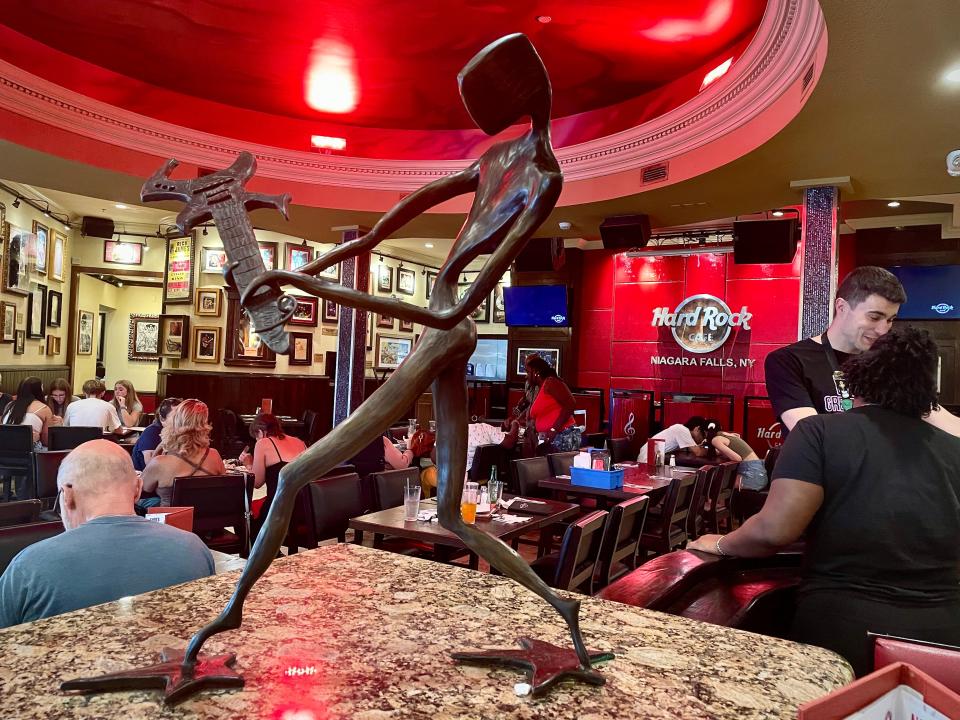 The Hard Rock Niagara Falls is a familiar fun spot for a bite.