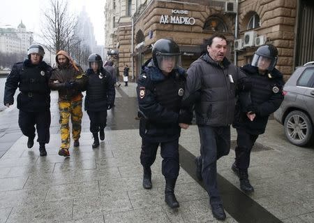 Policemen detain men during an unsanctioned anti-government protest in Moscow, Russia, April 2, 2017. REUTERS/Maxim Shemetov