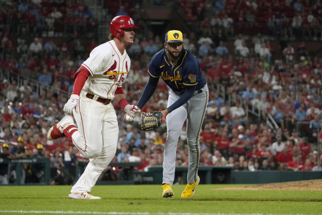 Wainwright gets 200th win as the Cardinals blank the Brewers 1-0 –