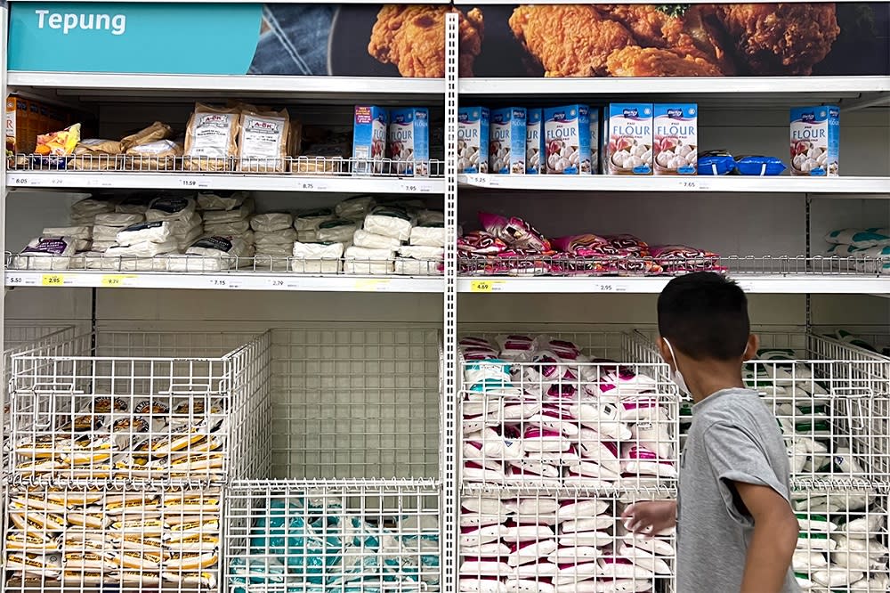 Boxes of wheat flour and sugar are displayed in a supermarket at Shah Alam May 16, 2022. — Picture by Miera Zulyana