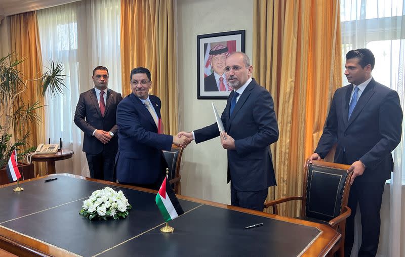 Jordanian Foreign Minister Ayman Safadi shakes hands with Yemeni Foreign Minister Ahmed Awad Bin Mubarak in Amman