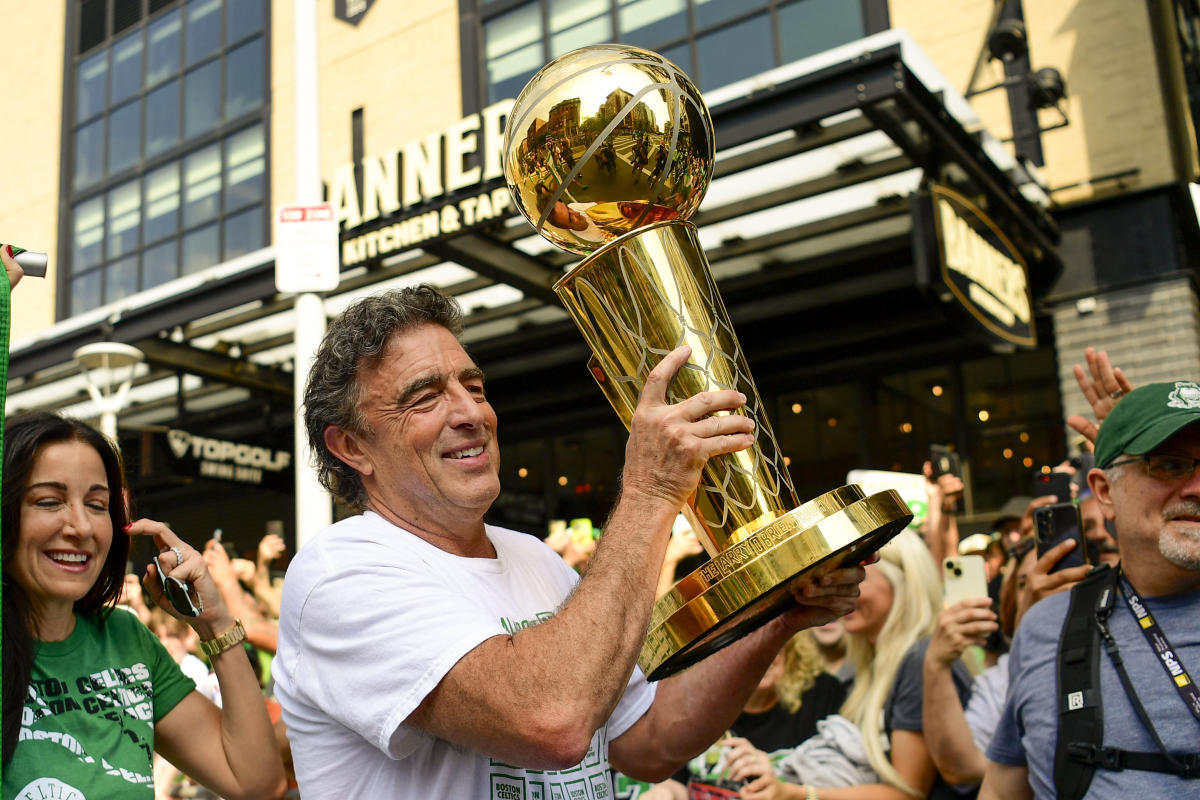 Boston Celtics'in çoğunluk sahibinin, takımdaki hisselerini satmak istediği bildirildi