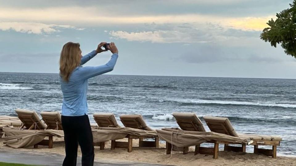 Steffi Graf taking a photo of the ocean