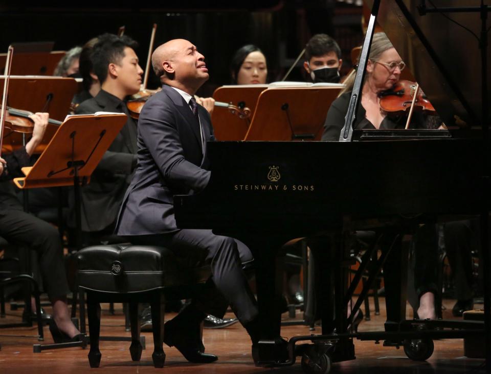 Pianist Aaron Diehl performs Gershwin's Concerto in F major during Milwaukee Symphony Orchestra's Oct. 7 concert.