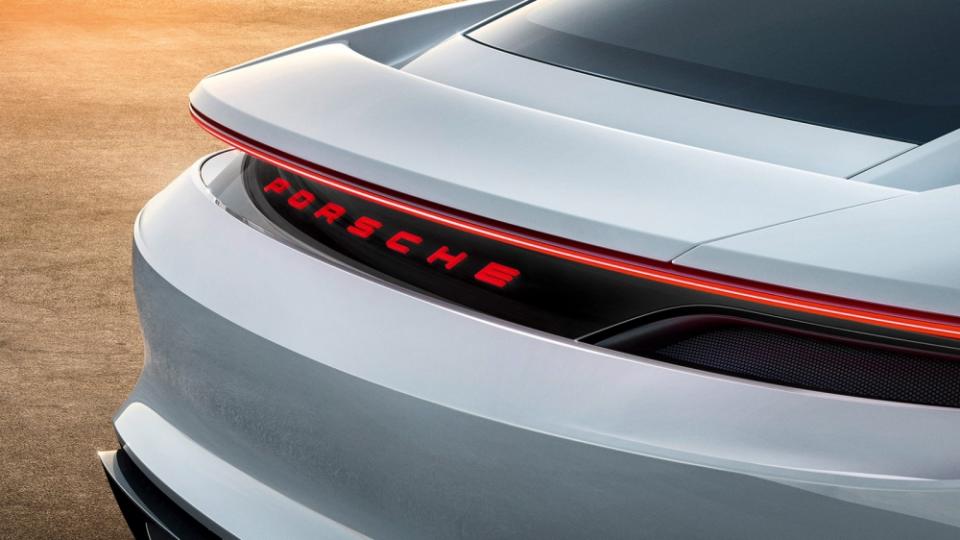 官方多圖搶先看！Porsche Mission E超級電動跑車明年見