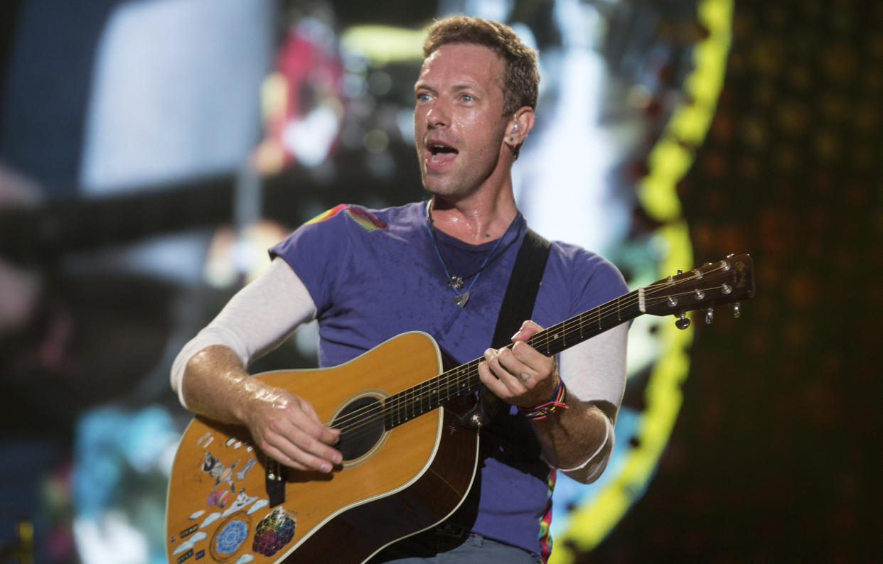 LA PLATA, ARGENTINA - NOVEMBER 14: Chris Martin of Coldplay performs during the 'A Head Full Of Dreams' Tour at Ciudad de La Plata Stadium on November 14, 2017 in La Plata, Argentina. (Photo by Santiago Bluguermann/Getty Images)