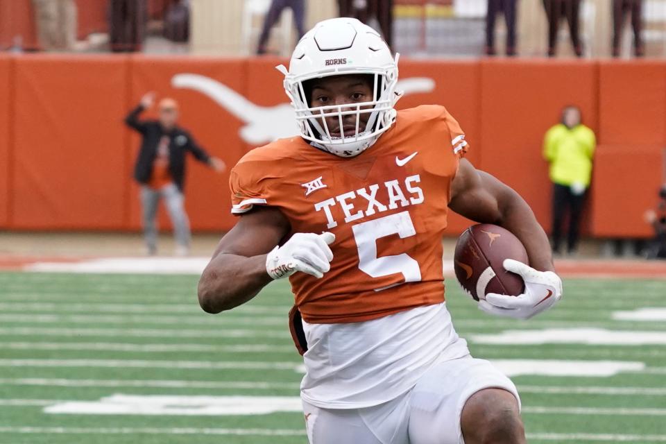 Bijan Robinson rushed for 1,580 yards and 18 touchdowns for the Texas Longhorns in 2022.