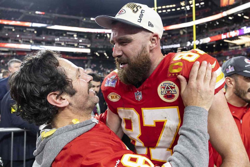 <p>Michael Owens/Getty Images</p> (L-R) Paul Rudd, Travis Kelce