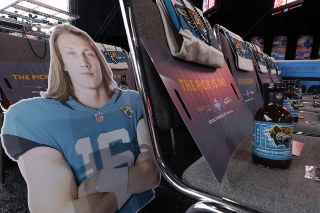 NFL Draft Red Carpet 2023 Photos: Live Updates – Footwear News