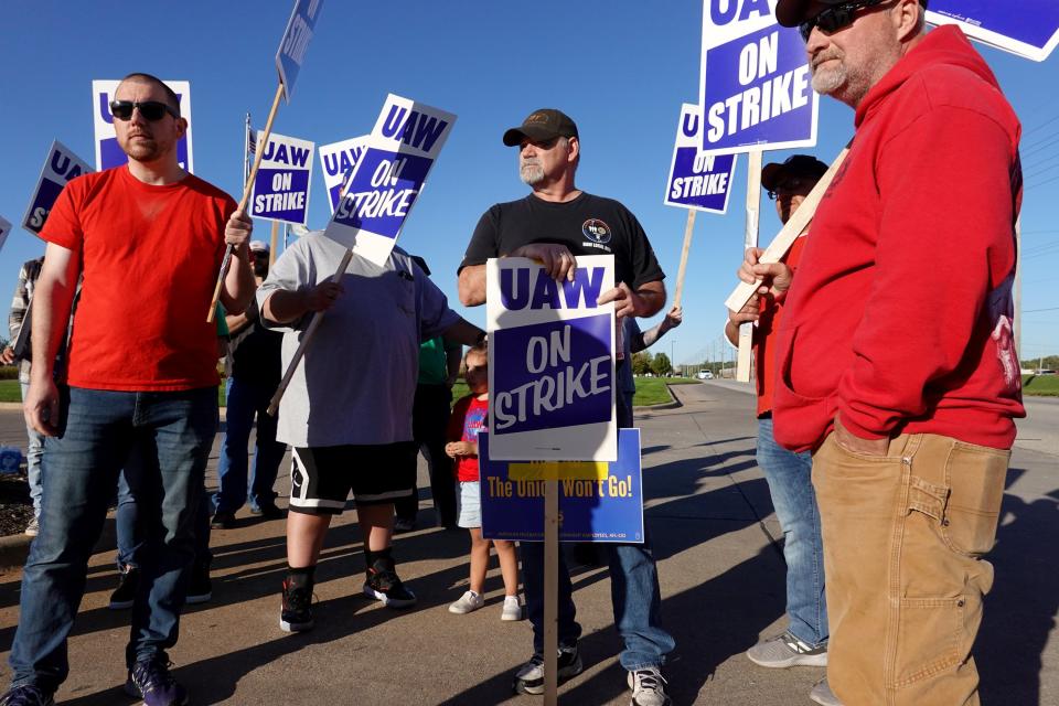 Image: John Deere Workers Strike Over Contract (Scott Olson / Getty Images)