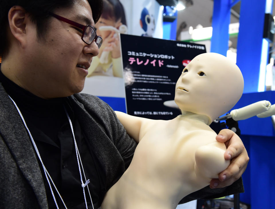 Japanese robot venture&nbsp;Telenoid Planning presents&nbsp;humanoid robot "Telenoid," which is shaped like a child and&nbsp;has&nbsp;human features such as a head, face and upper body. It was developed by Osaka University professor Hiroshi Ishiguro.