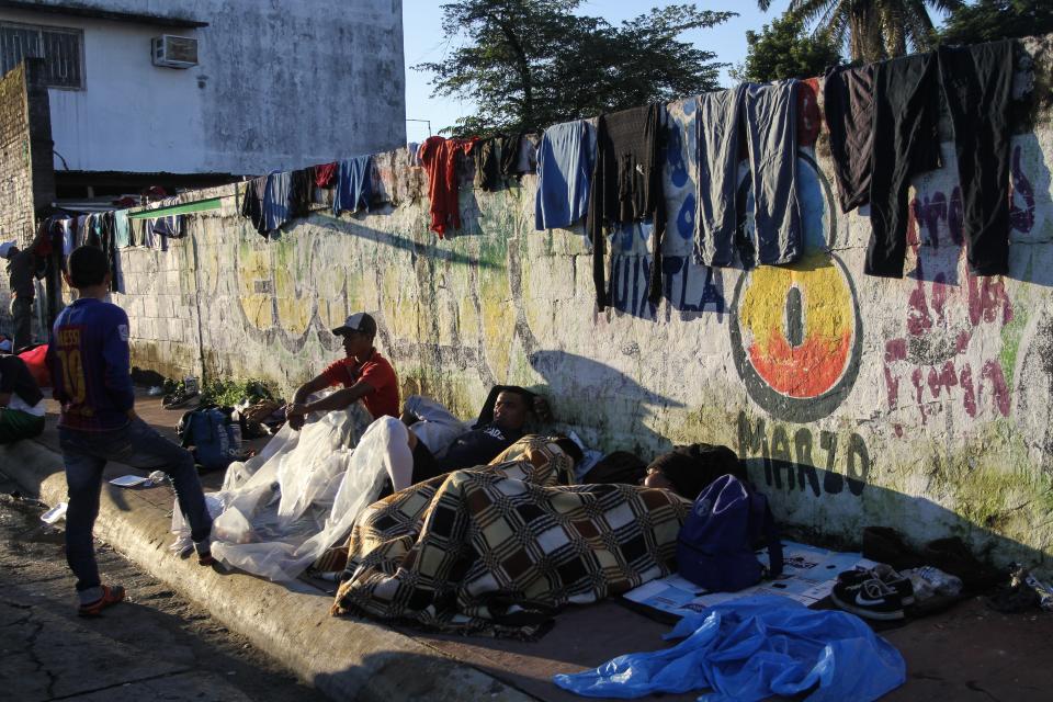 FOTOS | Migrantes toman calles de Huixtla, Chiapas, rumbo a EEUU