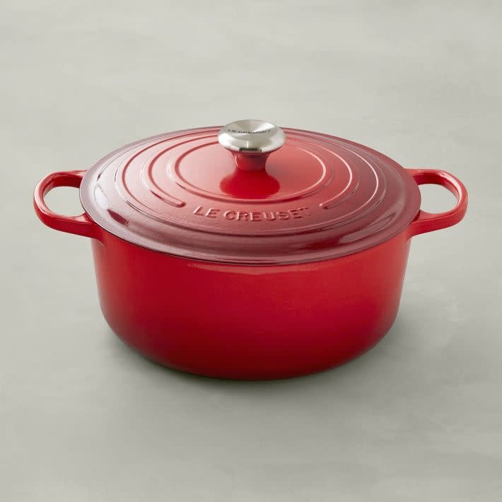 8) Le Creuset Signature Enameled Cast Iron Round Dutch Oven